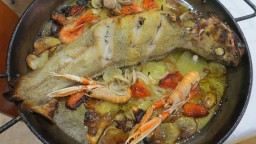 Recepta de cuina de Mòllera roquera al forn amb marisc d’acompanyament